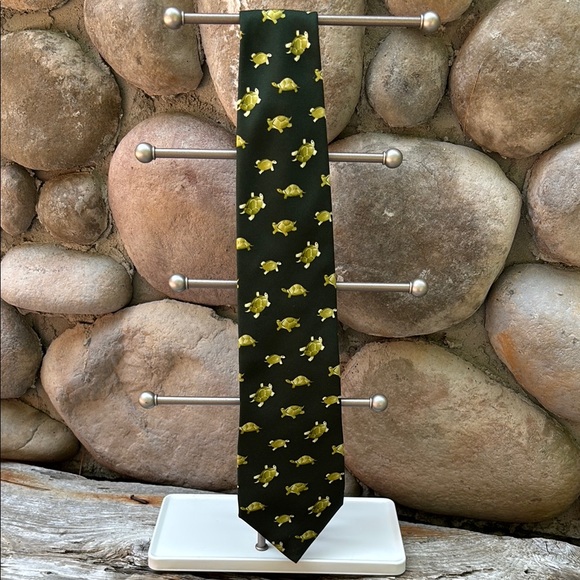Banana Republic Turtle Silk Tie - Picture 1 of 4